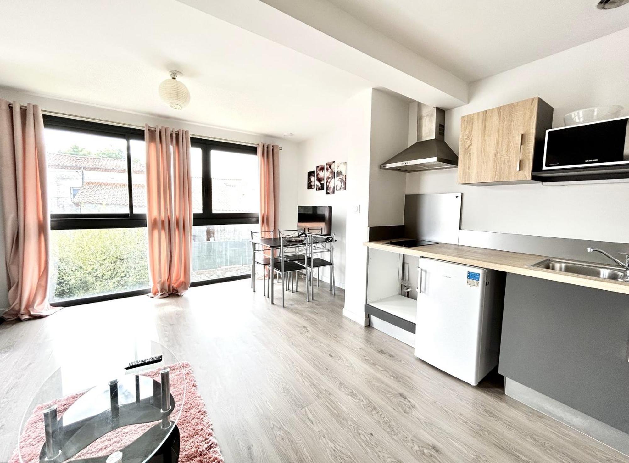 Du Vignoble A L'Atlantique - Residence Montifault Gites Du 2 Au 3 Pieces Le Pallet 外观 照片